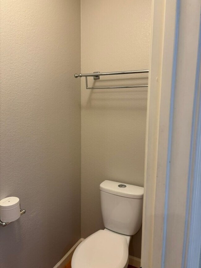 Building Photo - LOVELY SINGLE LEVEL 3 BEDROOM W/DEN 2 BATH PEORIA HOME VERY CLEAN!