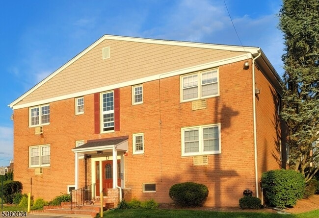 Building Photo - 605 Grove St