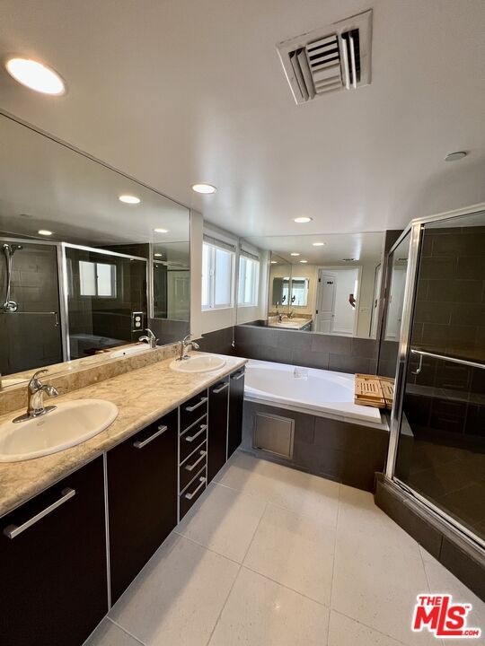 Building Photo - 1353 N Fuller Ave