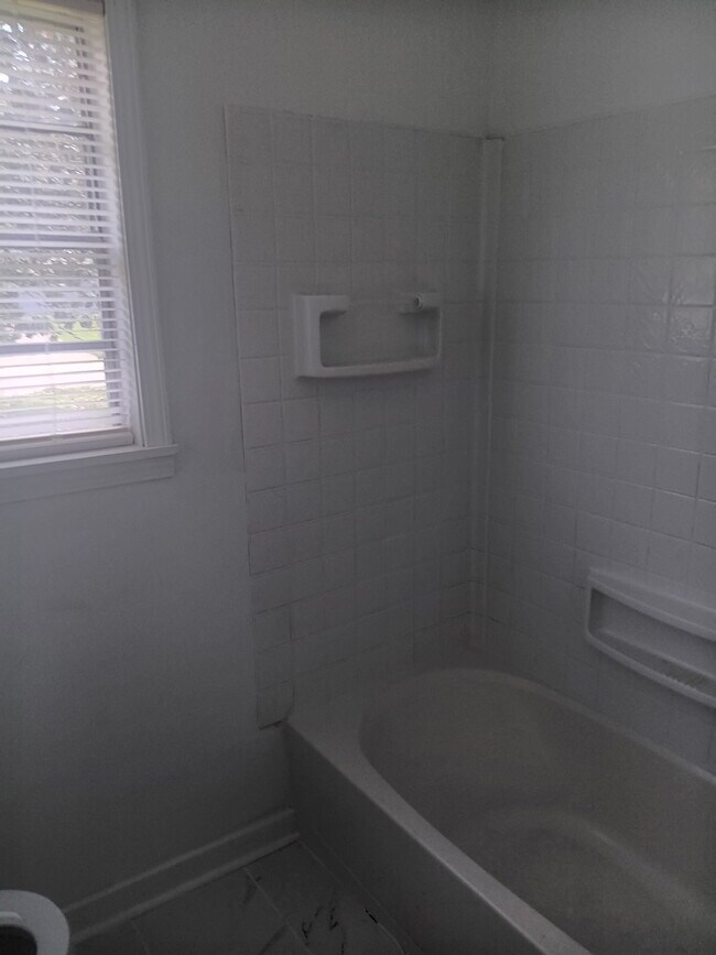 Building Photo - Teresa