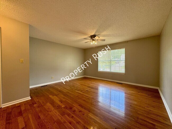 Building Photo - 53 Spring Wind Cir