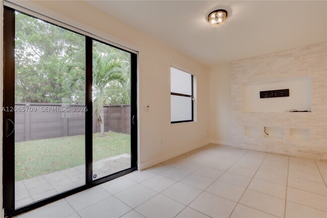 Building Photo - 15826 NW 91st Ave