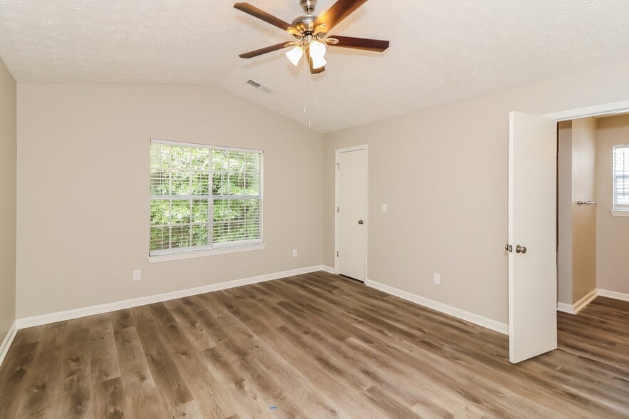 Building Photo - 6520 Eastbriar Dr