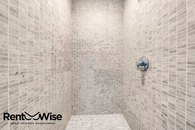 Building Photo - 450 Hayes St