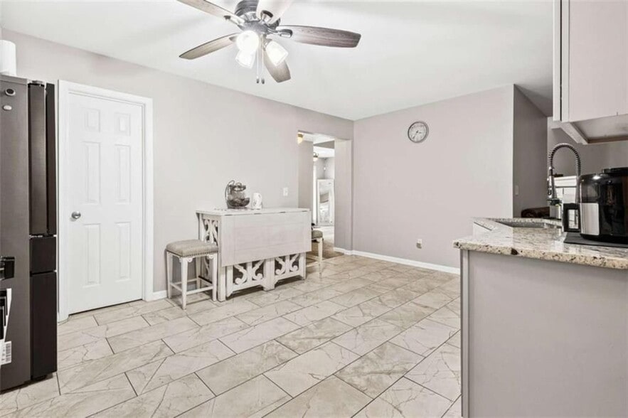 Building Photo - 7155 Laurel Creek Dr