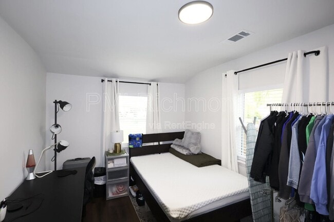 Building Photo - 936 Halsey Ln