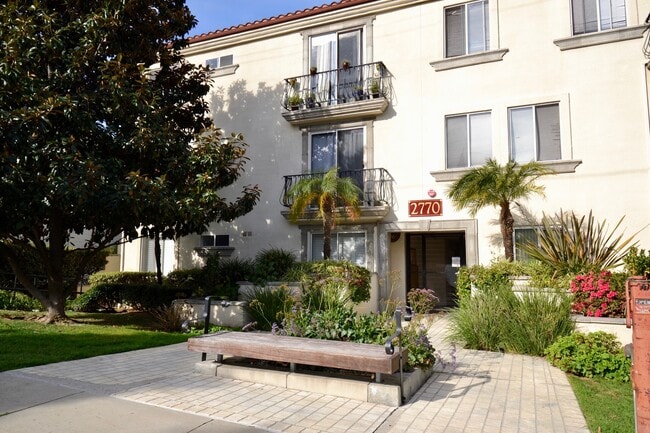 Building Photo - Bankers Hill – 2 BD, 2.5 BA! Two Assigned ...