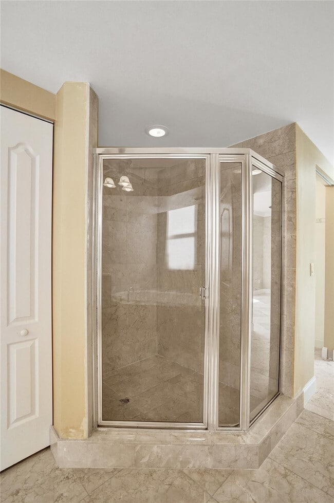 Building Photo - 101 S Ocean Dr