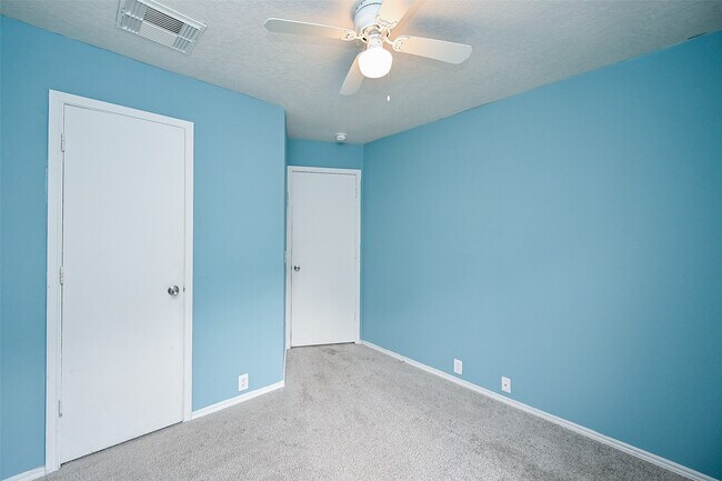 Building Photo - 23850 Pebworth Pl