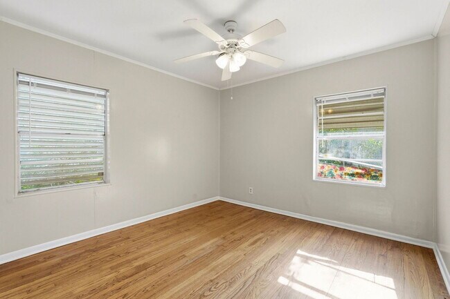 Building Photo - 1759 S Park