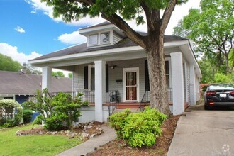 Building Photo - 204 N Ash St