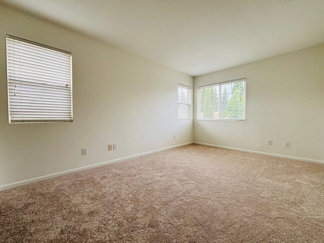 Building Photo - Stunning Four Bedroom Three Bathroom Home in Folsom