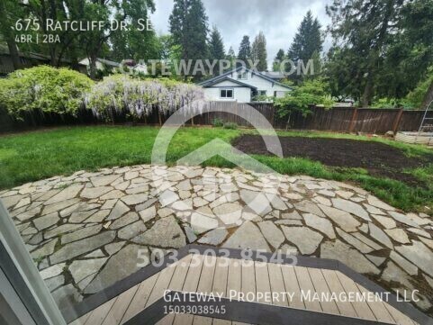Building Photo - 675 Ratcliff Dr SE