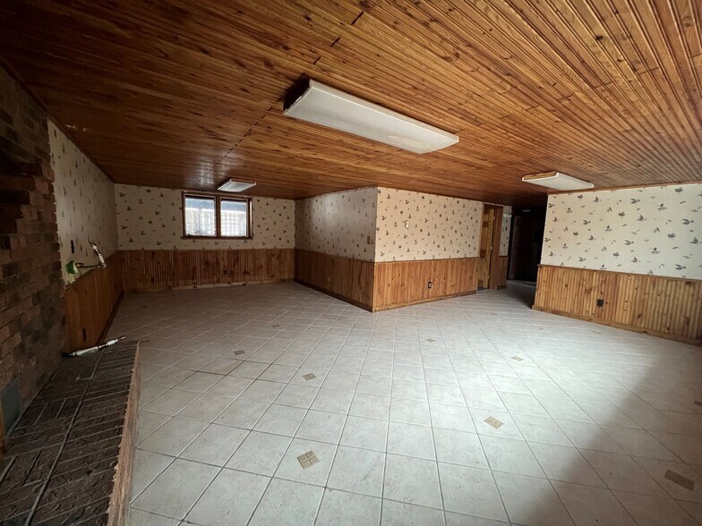 Building Photo - 14889 65th Ave NW