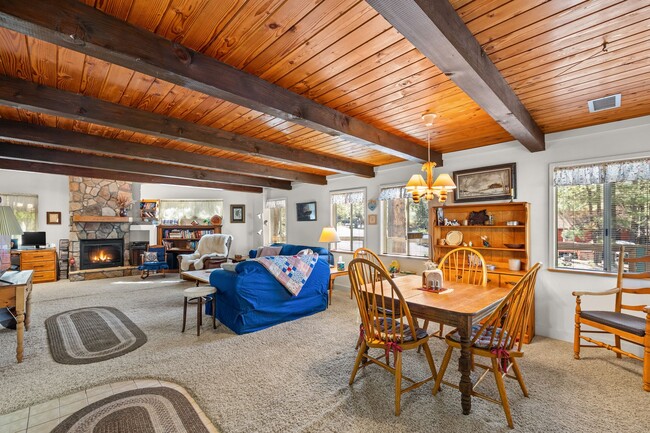 Building Photo - 3 bedroom, 2 bathroom, Spacious Scenic Munds Park Home!