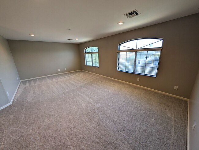 Building Photo - 4 Bedroom Home in the Kerby Estates Commun...