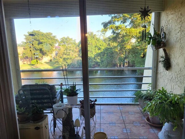 Building Photo - 9070 Lime Bay Blvd