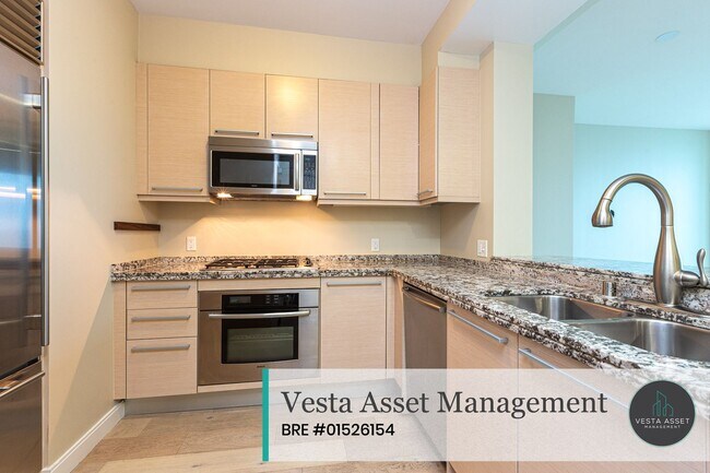 Building Photo - Luxurious High-Rise Living with Iconic San Francisco Views