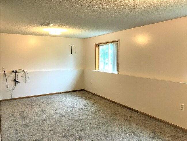 Building Photo - 9283 Oriole Ln