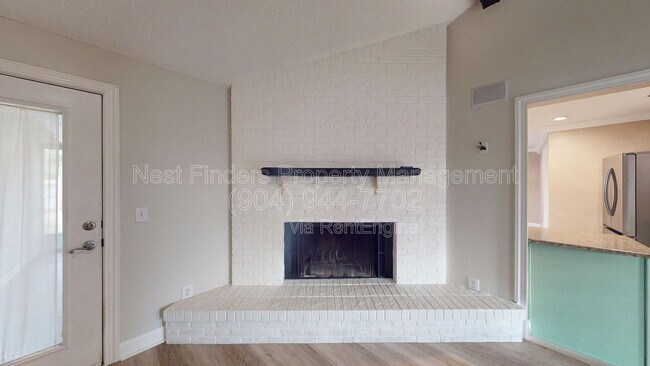 Building Photo - 12947 Tree Wy Ct N