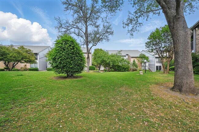 Building Photo - 15151 Berry Trail