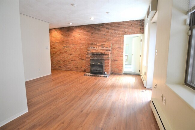 Building Photo - 67 St Germain St