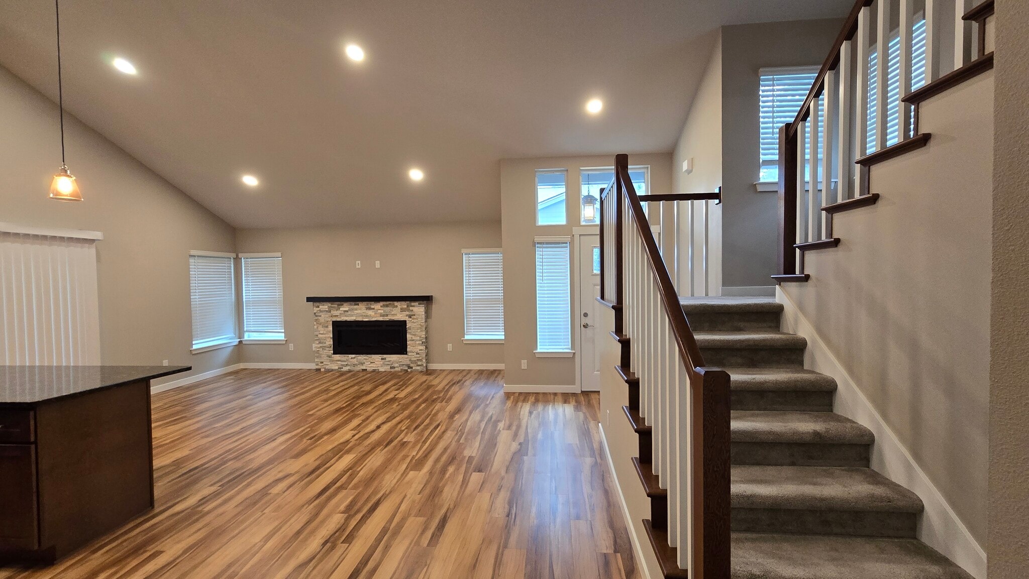 Building Photo - 418 N 4th Ave SW