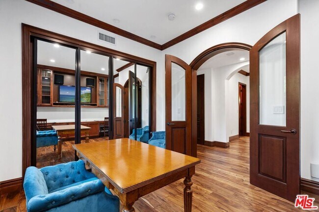 Building Photo - 2108 San Ysidro Dr