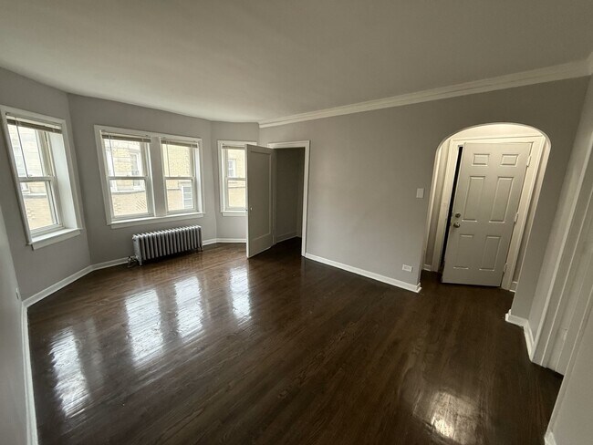 Building Photo - 6322 N Albany Ave