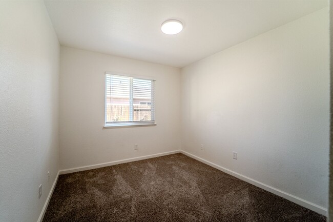 Building Photo - ASK ABOUT OUR HALF OFF MOVE IN SPECIAL!!