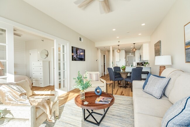 Building Photo - 7700 Seawall Blvd