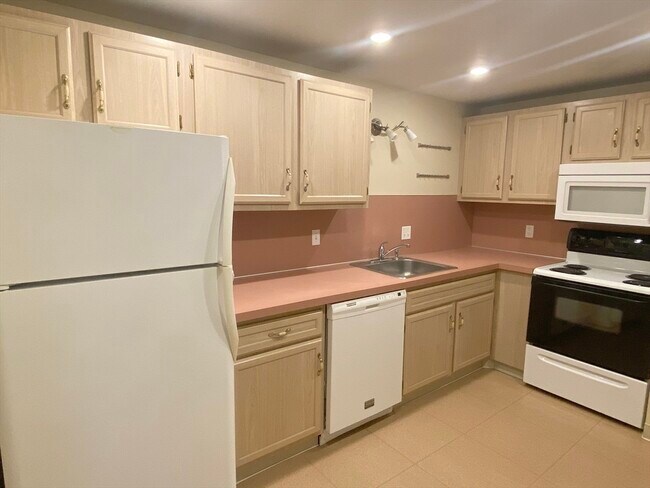 Building Photo - 575 Broad St