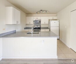 Building Photo - 3BR / 2Bath / 2Parking - Shores at Suncres...