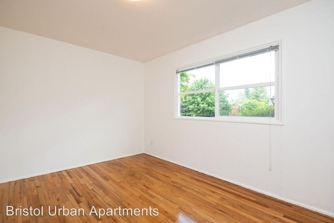 Building Photo - 3020 SE Waverleigh Blvd