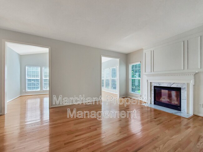 Building Photo - 15 Silverthorn Ct
