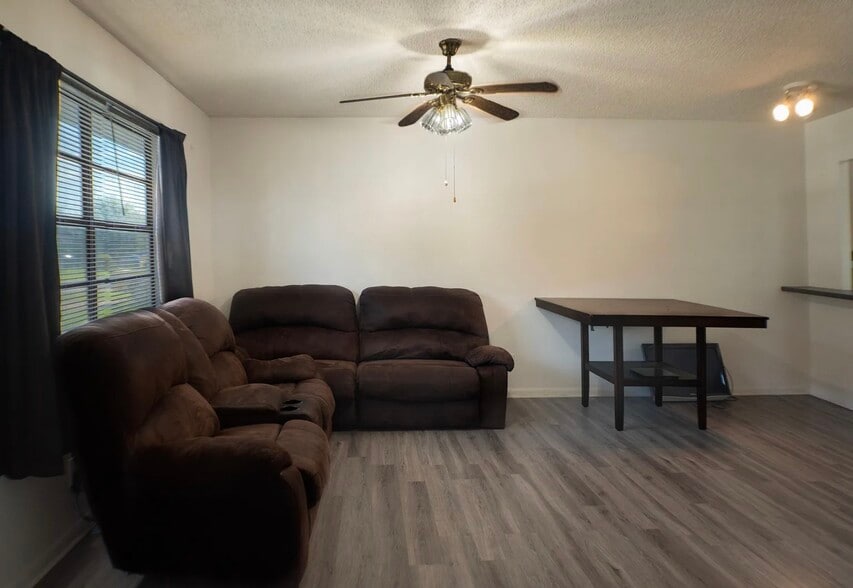 Unit B living room - 604 Roselyn Ave