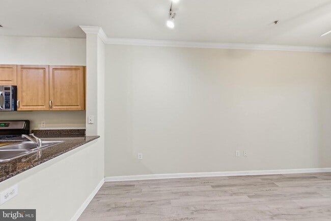 Building Photo - 12913 Centre Park Cir