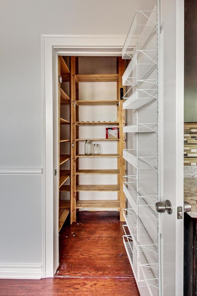 Building Photo - 5655 N Spaulding Ave