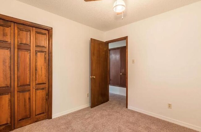 Building Photo - 1220 Paisano St NE