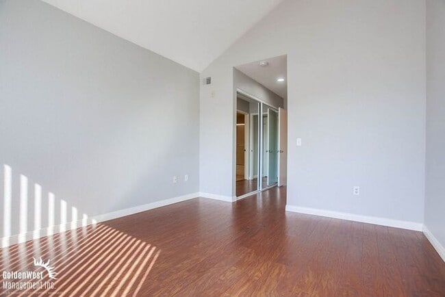 Building Photo - Charming 2Bdm 2Ba Condo in The Venetian Community of La Jolla