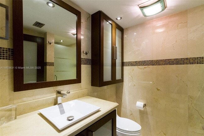 Building Photo - 4775 Collins Ave