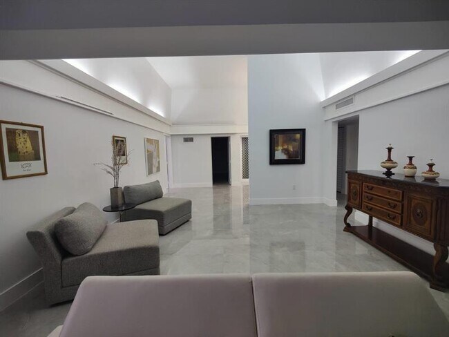 Building Photo - 5109 Banyan Ln