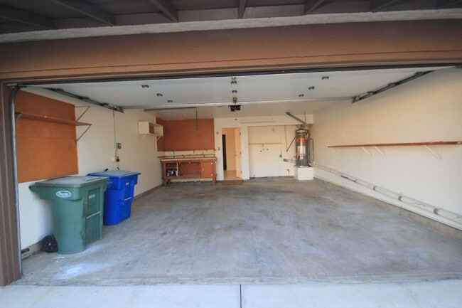 Building Photo - 6356 Swallow St