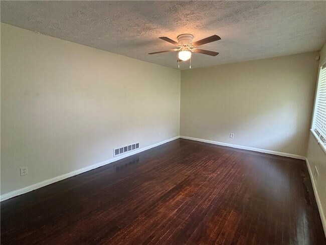 Building Photo - 2712 Sherlock Dr