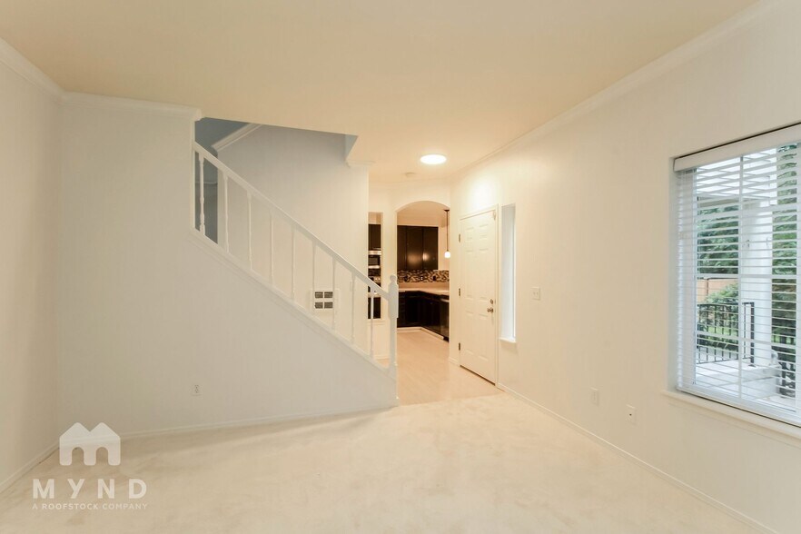 Building Photo - 10909 Avondale Rd NE