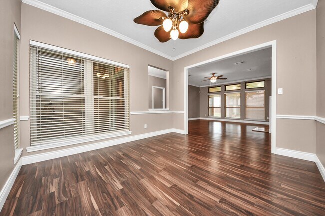 Building Photo - 15818 Sweetwater Creek Dr