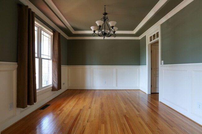 Building Photo - Gorgeous Three Bedroom Home!