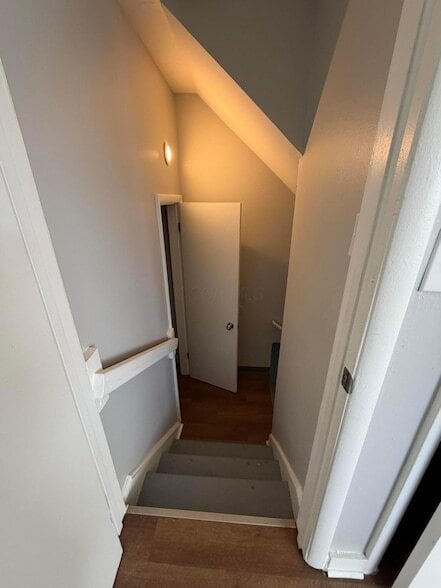 Building Photo - 1975 Dunbar Dr