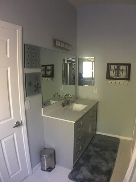 Large bathroom vanity - 68820 Risueno Road