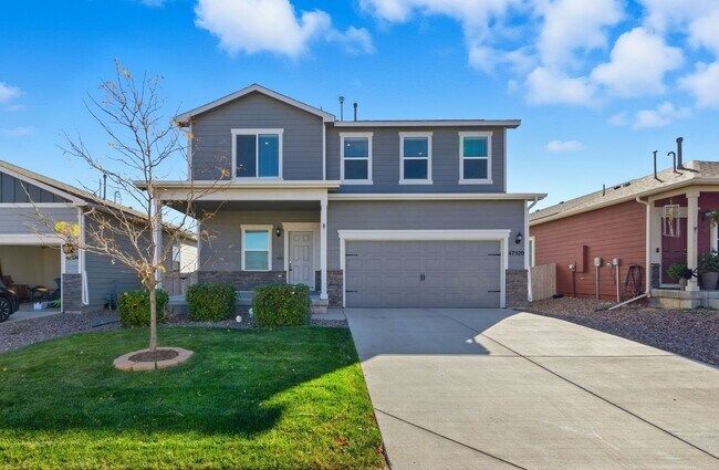 Building Photo - 3 Bedroom 2.5 Bathroom House With Great Vi...